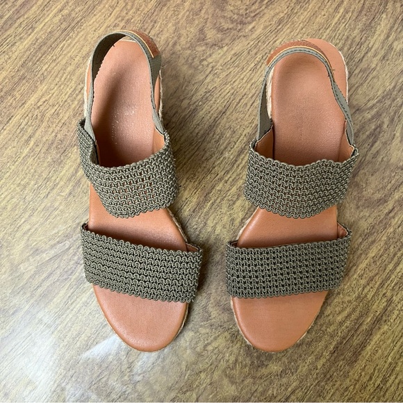 Tommy Bahama Sakura Back Strap Sage Green Wedge Sandals Size 7.5 - Picture 4 of 15